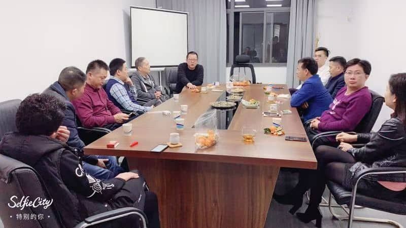 HOME 62 Union Technologies Suzhou business meeting with Shenzhen Amazon cross-border e-commerce company, product selection and contract signing for cleaning appliances.英翊科技与深圳亚马逊跨境电商公司选品洽谈及签约会议