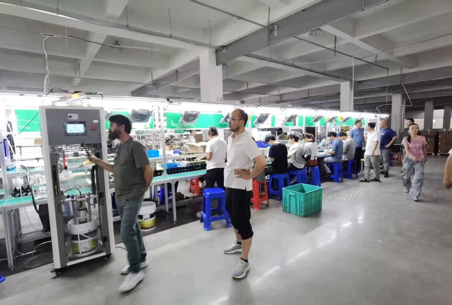 UNIONテクノロジーズ蘇州清掃器具製造工場、SHARK顧客現場視察と生産指導。英翊科技清洁电器生产车间，SHARK客户实地参观生考察产流程。.