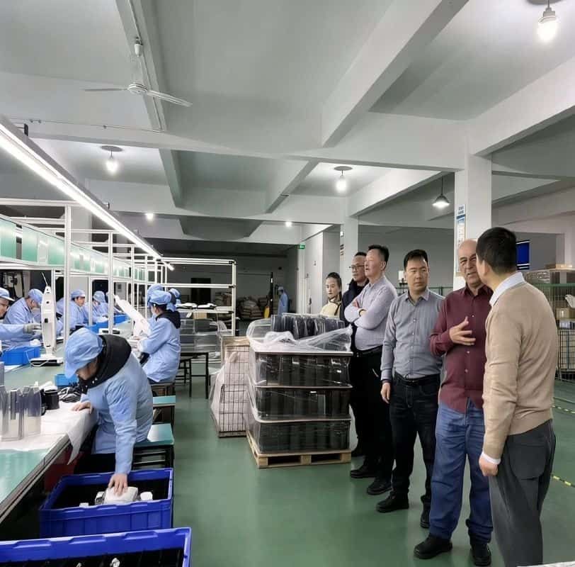 UNION Technologiesのグローバルクライアントが、業務用クリーニング機器の製造工程である生産ワークショップを訪問